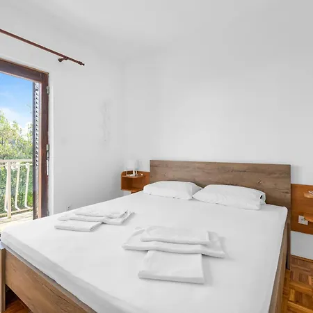 2 Bedroom Awesome In Apartment
