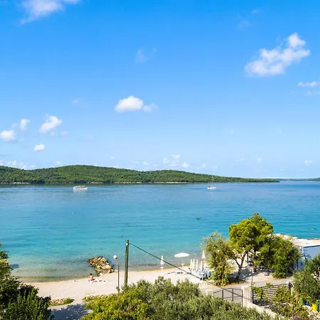2 Bedroom Awesome In Apartment Sibenik