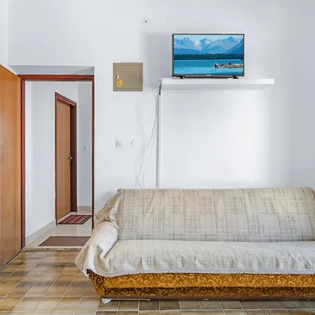 Apartament 2 Bedroom Awesome In Szybenik