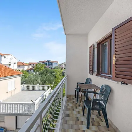 2 Bedroom Awesome In * Szybenik