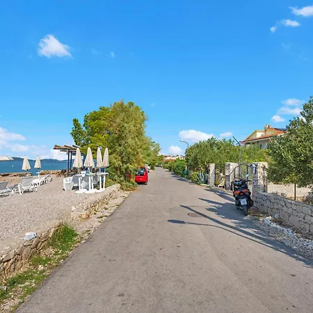 2 Bedroom Awesome In Apartment *