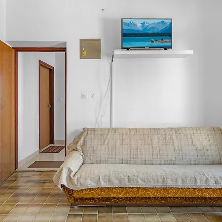 Apartment 2 Bedroom Awesome In